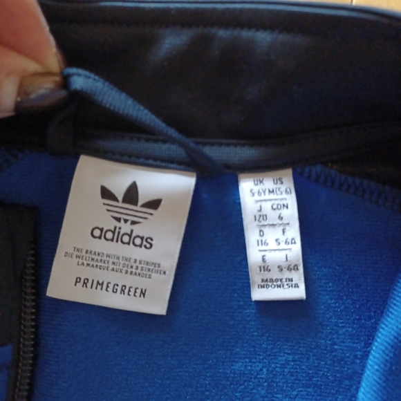 Boys Adidas jacket. Size 5-6. GUC. - Picture 4 of 4